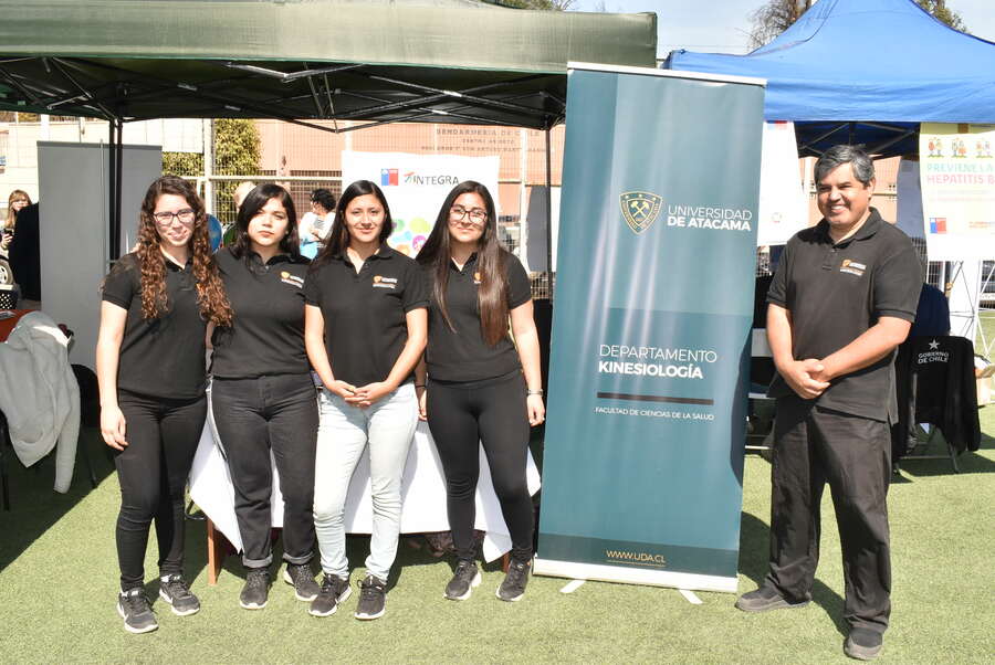 Departamentos de Kinesiología y Nutrición y Dietética participaron en Expo Gendarmería