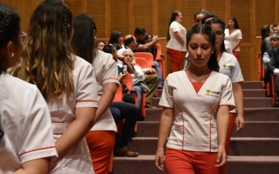 Emotiva fue la ceremonia donde se invistieron a estudiantes de la carrera de Obstetricia y Puericultura de la UDA