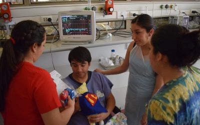 Estudiantes de Obstetricia entregaron “pulpitos solidarios” a bebés prematuros del Hospital de Copiapó