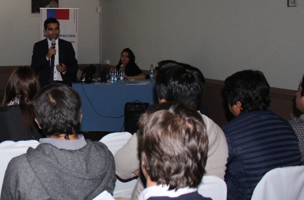 Decano de la Facultad de Ciencias de la Salud de la UDA expuso en seminario del Gobierno de Chile