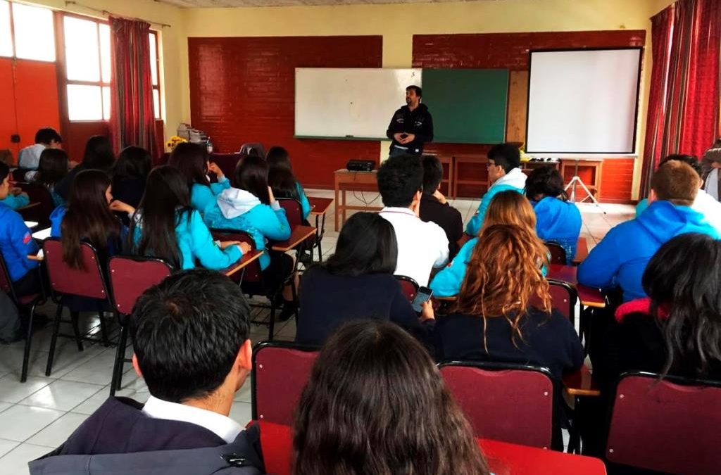 Invitan a jóvenes estudiantes de Atacama a escribir micro ensayos para ganar atractivos premios