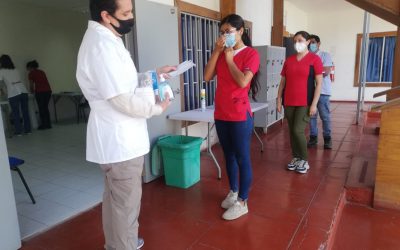 Estudiantes comienzan su retorno gradual a actividades presenciales en laboratorios y talleres en la UDA